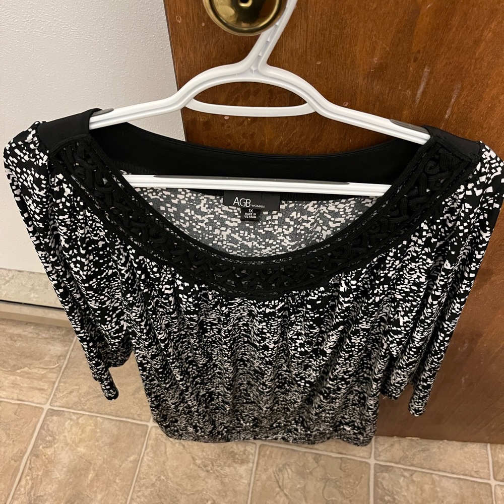 Long sleeve 1 x top, very light.